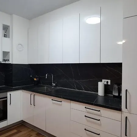 Luxury With Garage - Lejla