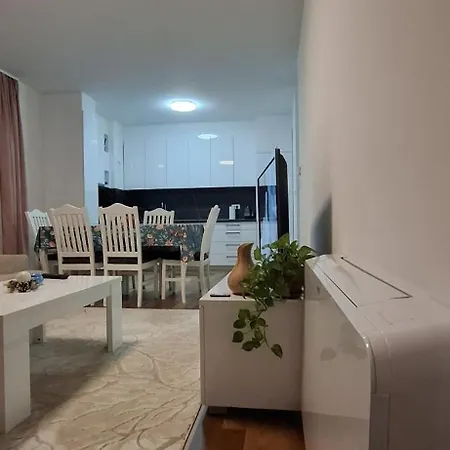 Luxury With Garage - Lejla