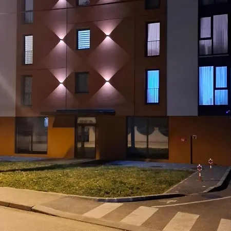 Luxury With Garage - Lejla Lägenhet *